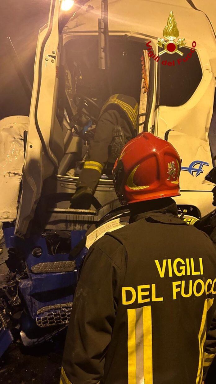 VALSUSA INCIDENTE IN GALLERIA CHIUSA LAUTOSTRADA A32 TORINO