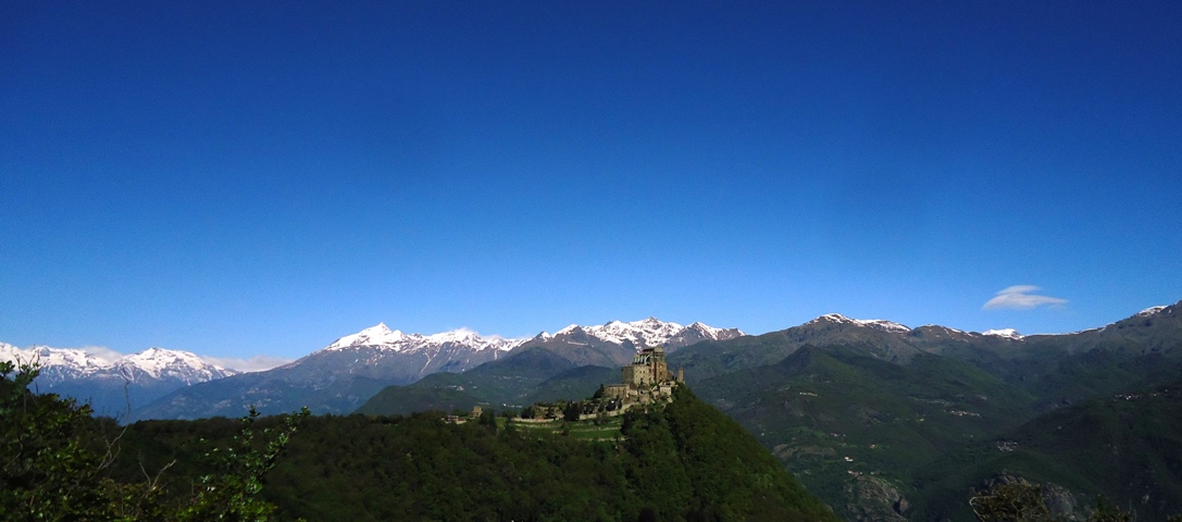 Sacra_di_San_Michele_e_monti_Valle_di_Susa