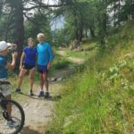 Foto ricordo per alcuni sportivi che anno incontrato Bordin