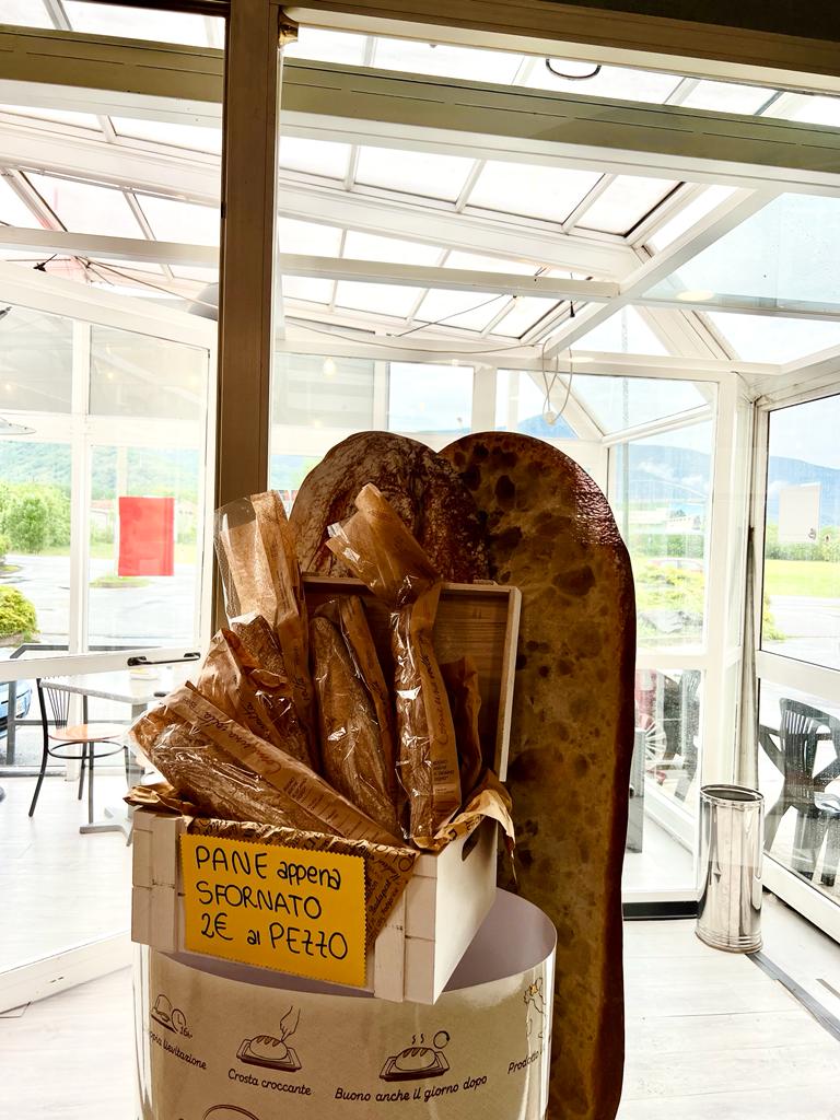 SERATA PIZZA DA GIUSY CAFFÈ A SANT’AMBROGIO, TROVI ANCHE IL PANE FRESCO ...