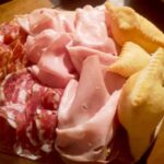 Donzella con Salumi